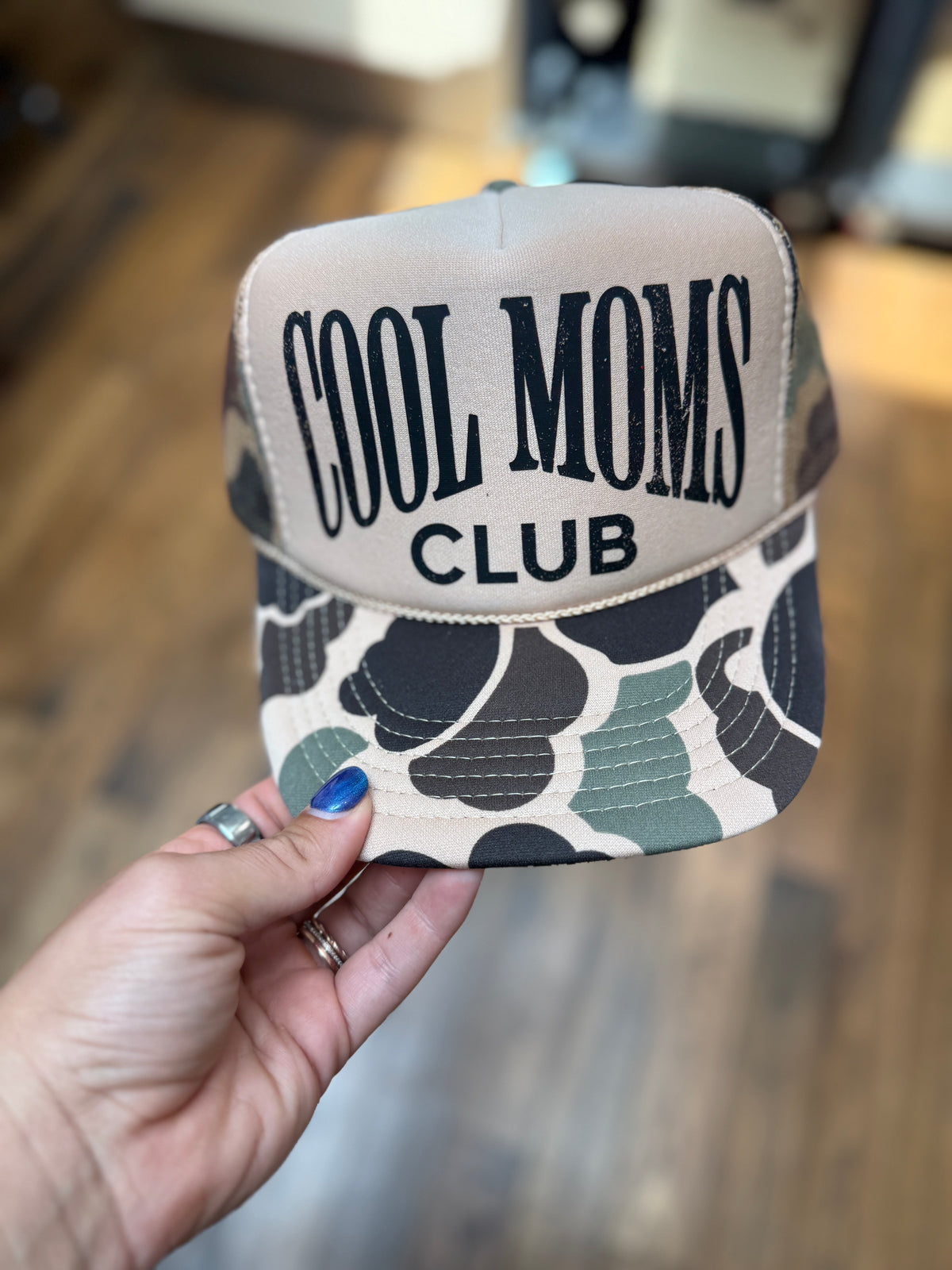 COOL MOMS CLUB - TRUCKER HAT