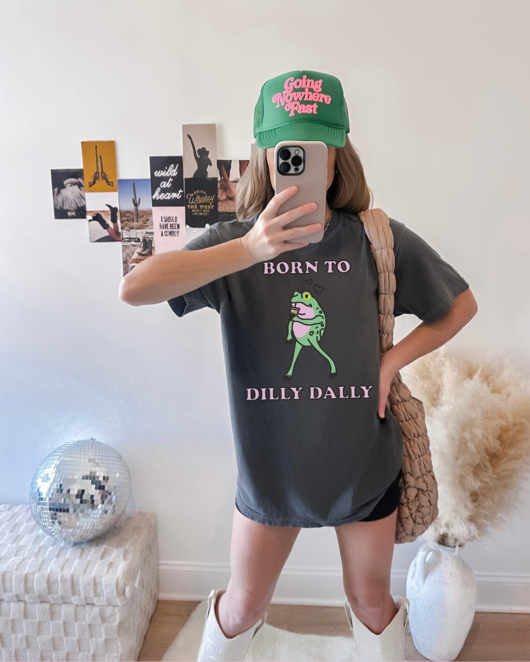 BORN TO DILLY DALLY - TSHIRT