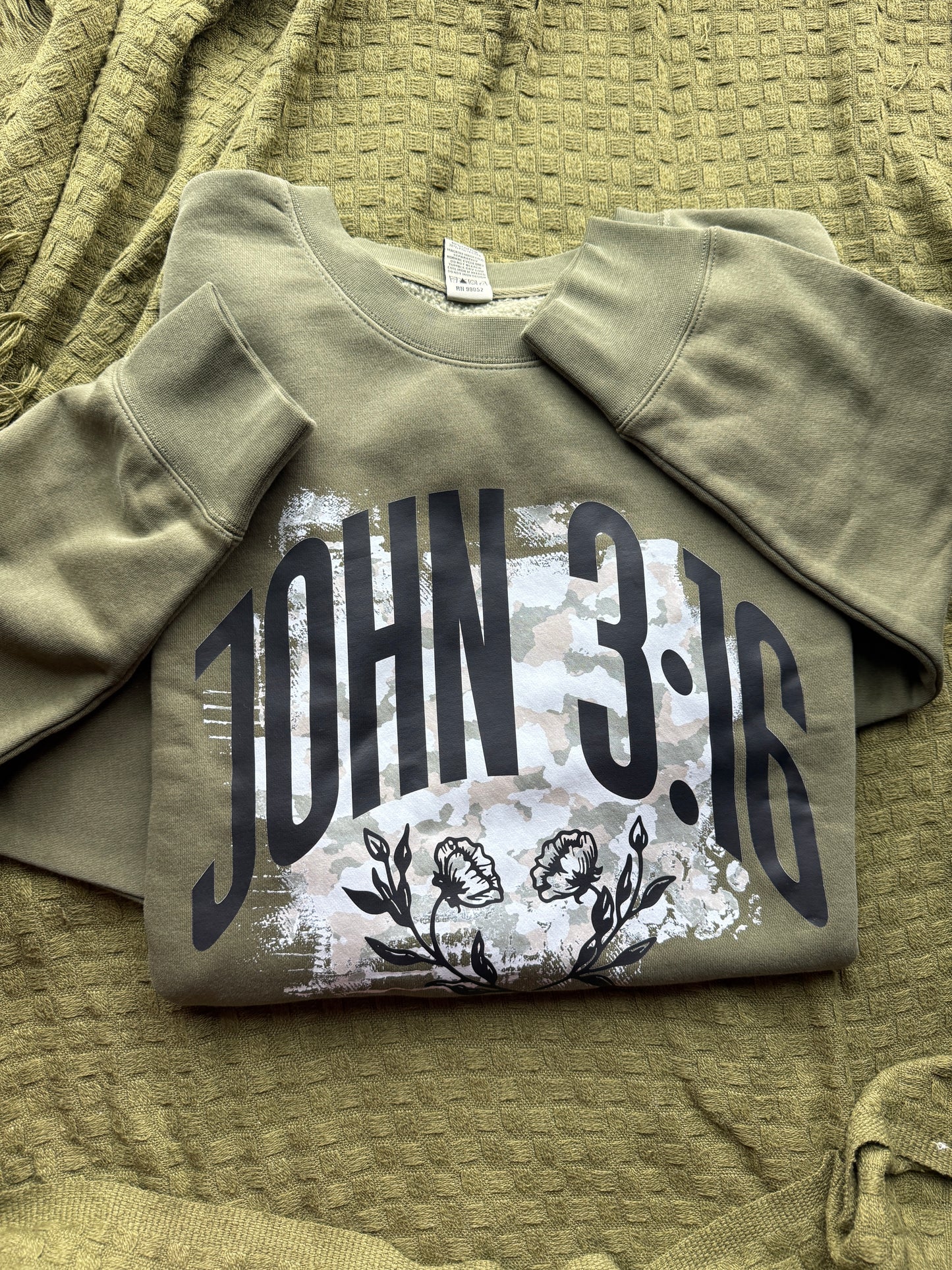 JOHN 3:16 FLORAL - SWEATSHIRT