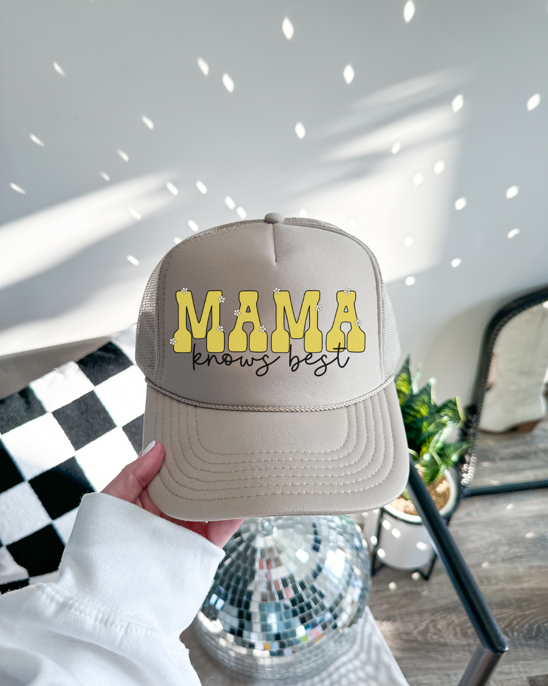 MAMA KNOWS BEST - TRUCKER HAT