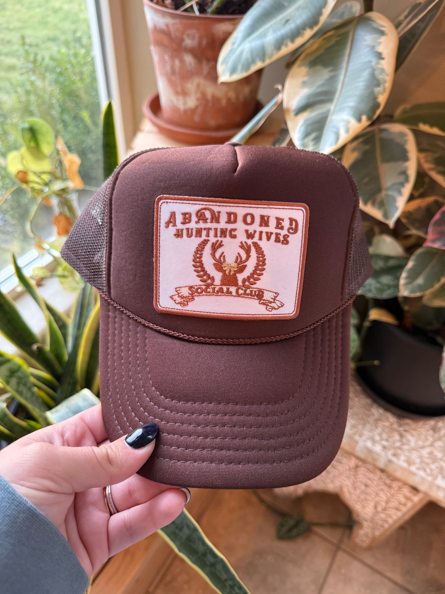 ABANDONED HUNTERS WIFE - TRUCKER HAT