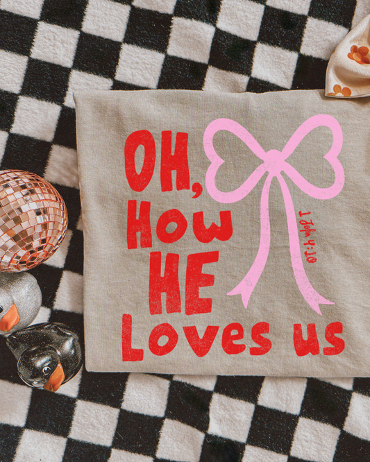 OH HOW HE LOVES US - KIDS TSHIRT