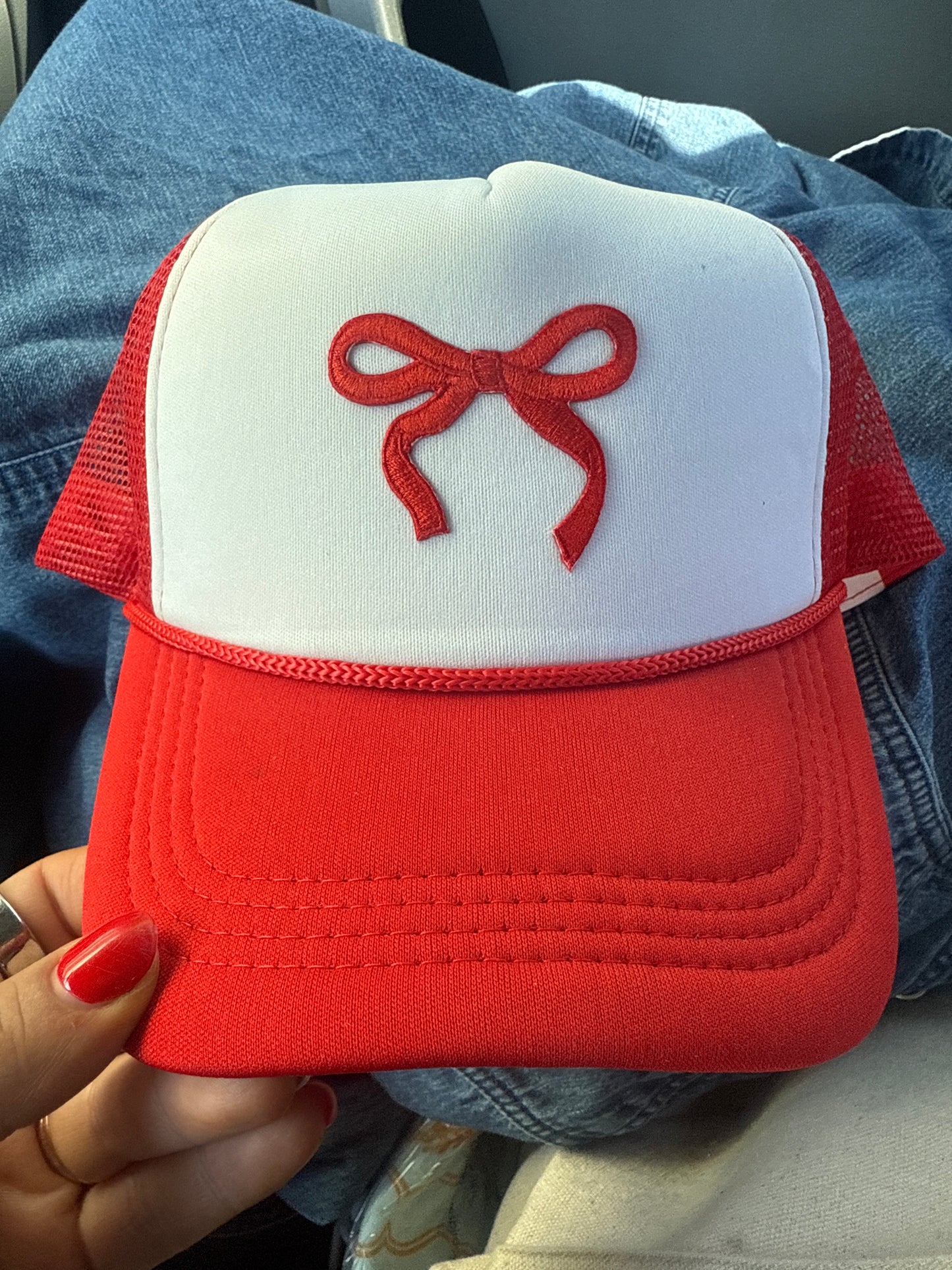 RED BOW  - TRUCKER HAT