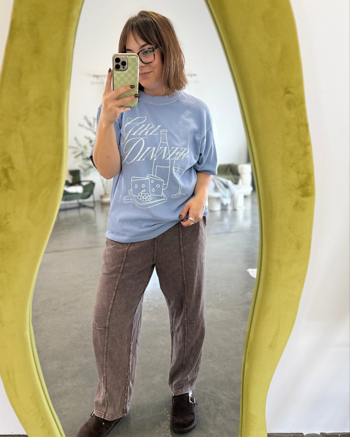 GIRL DINNER - PREMIUM TSHIRT