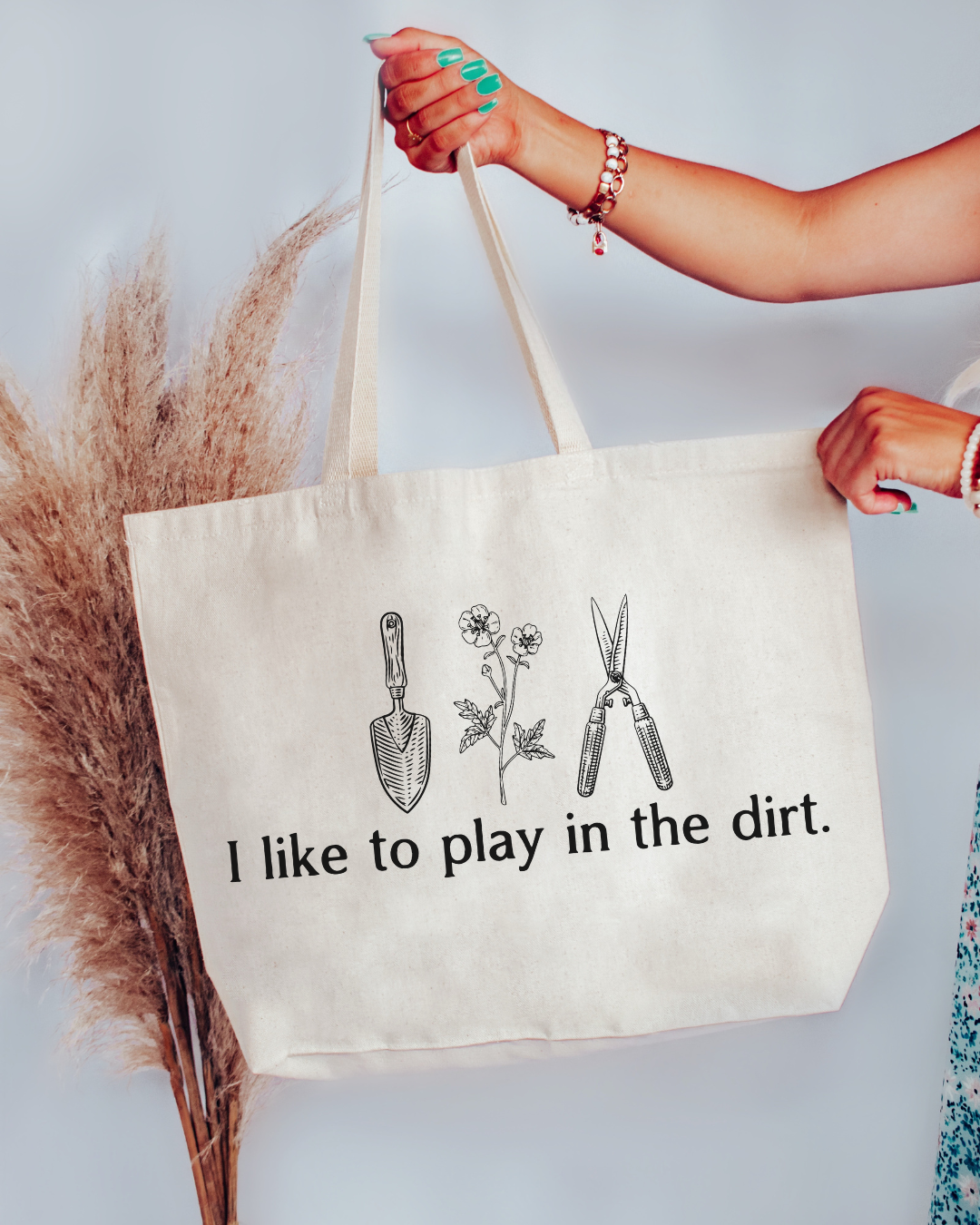 PLAY IN THE DIRT. - OVERSIZED TOTE BAG